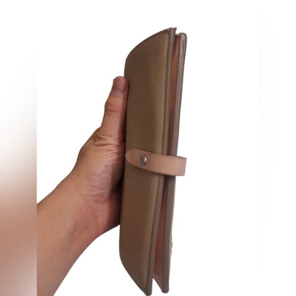 Celine - LARGE STRAP WALLET IN GRAINED CALFSKIN in Light Taupe - Picture 3 of 16